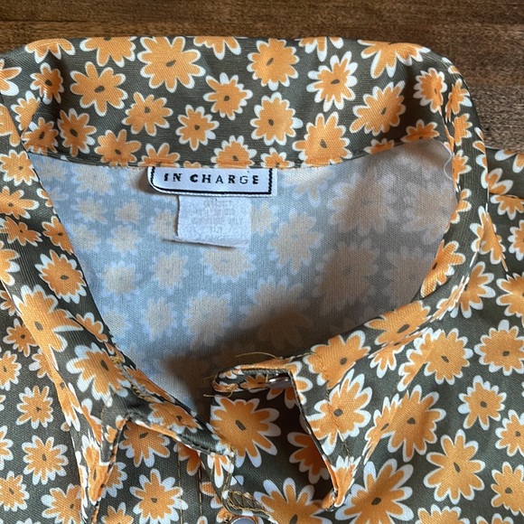 Vintage button front daisy shirt. XS - Picture 5 of 7
